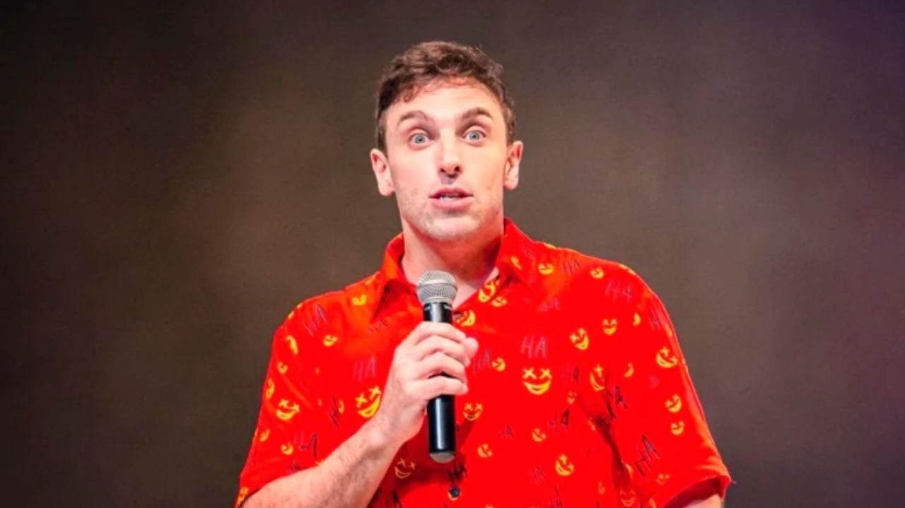 Tribunal decide que Leo Lins é réu por discriminação e R$ 300 mil são bloqueados em processo judicial