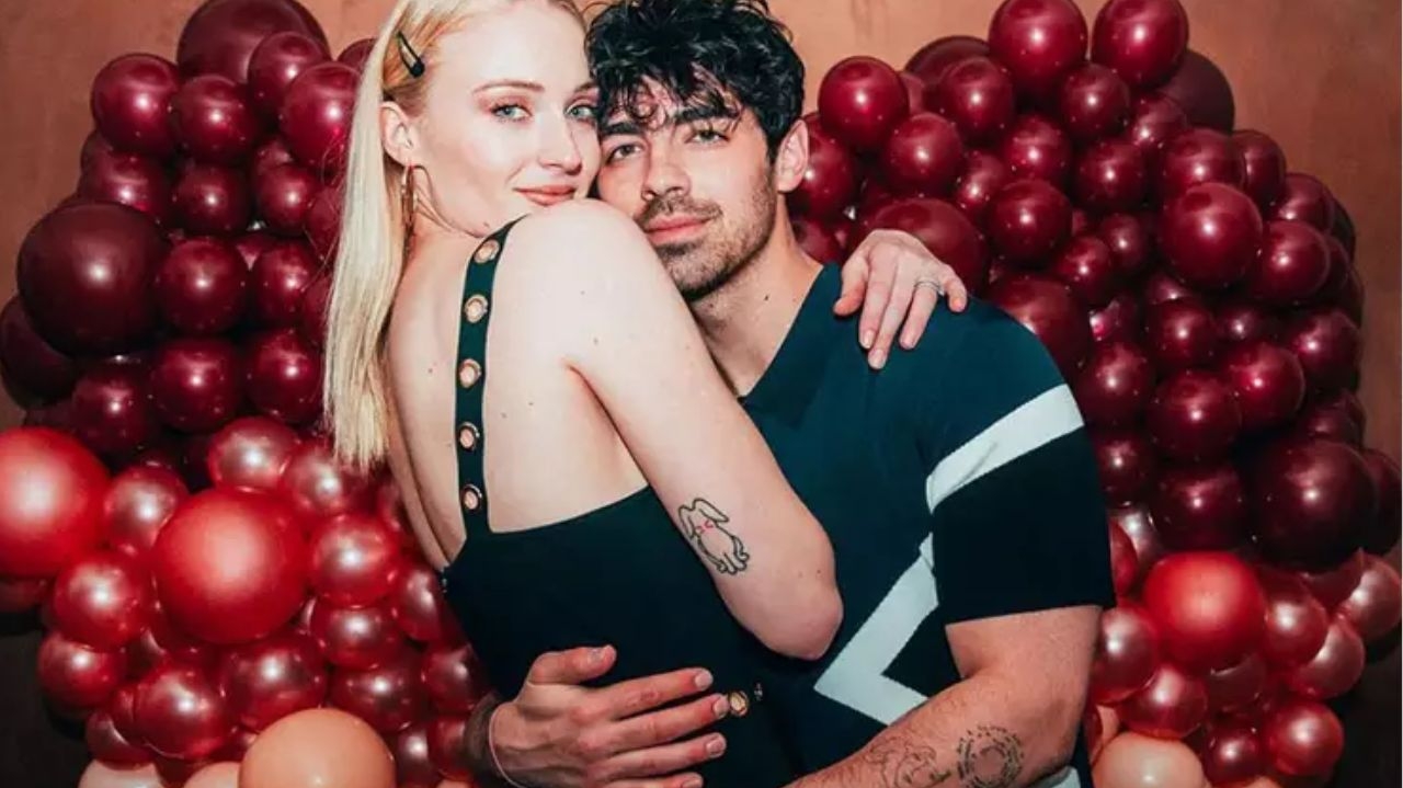 Joe Jonas e Sophie Turner anunciam divórcio após 4 anos de casamento