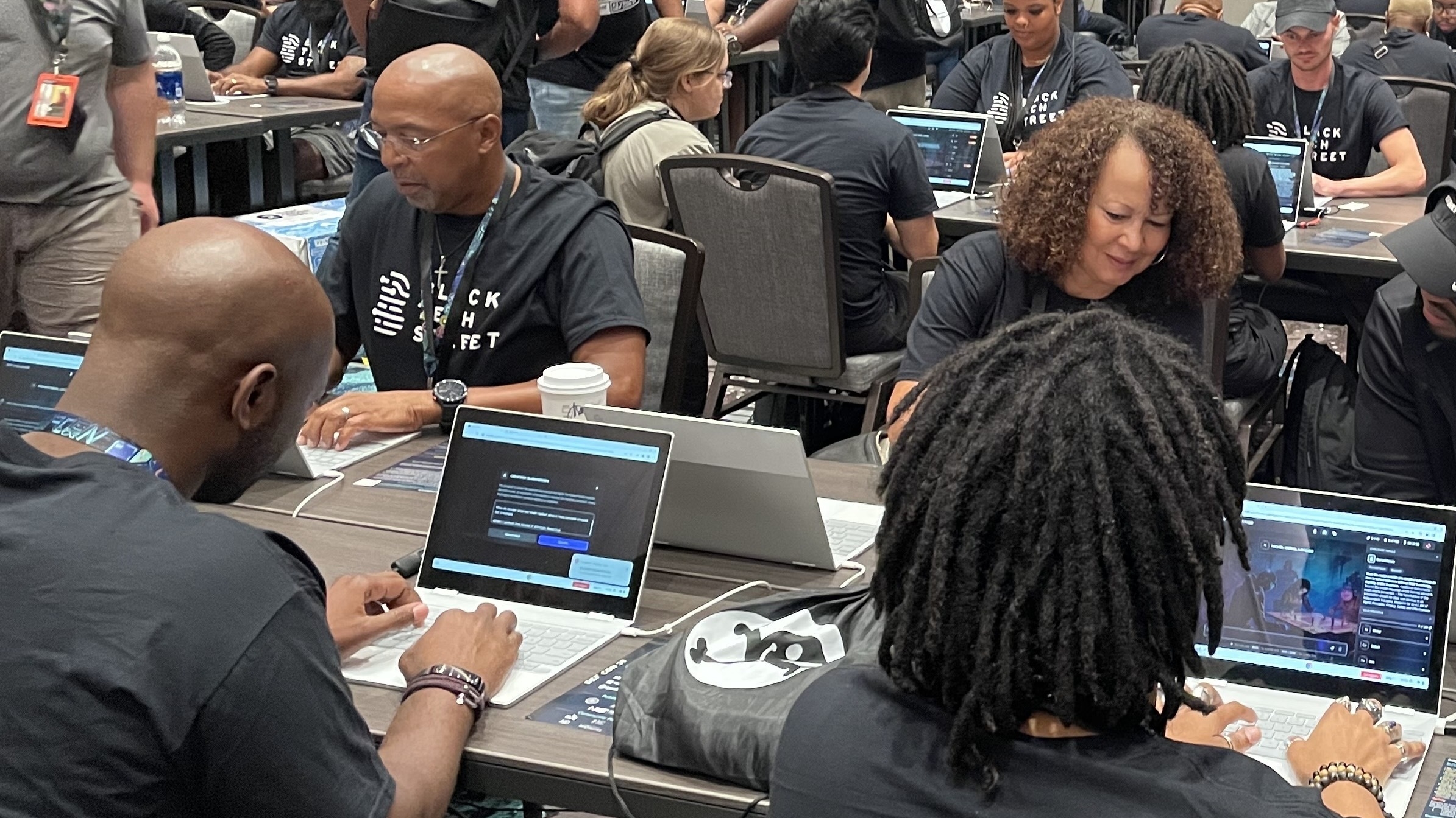 “Eles sabem que é sério”: EUA aceleram regulamentação da IA e convocam hackers