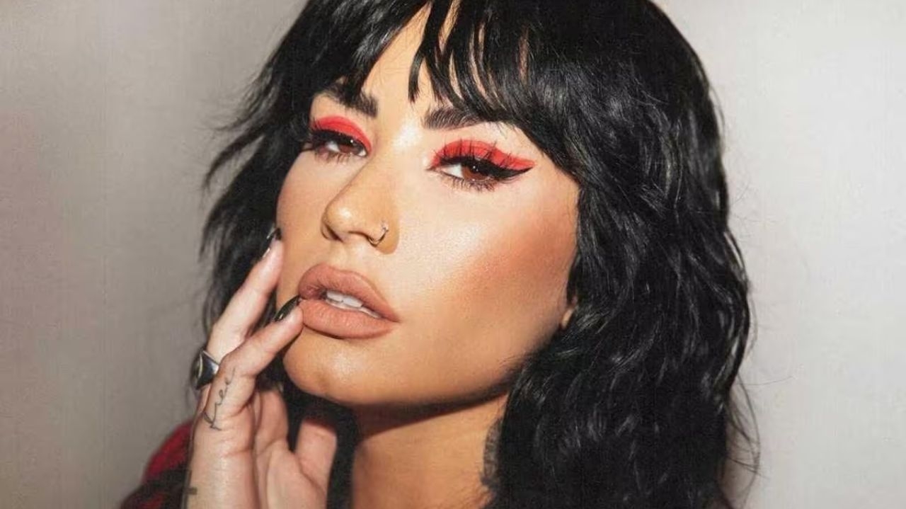 Demi Lovato assina com empresário de Troye Sivan e Charli XCX, afirma Billboard