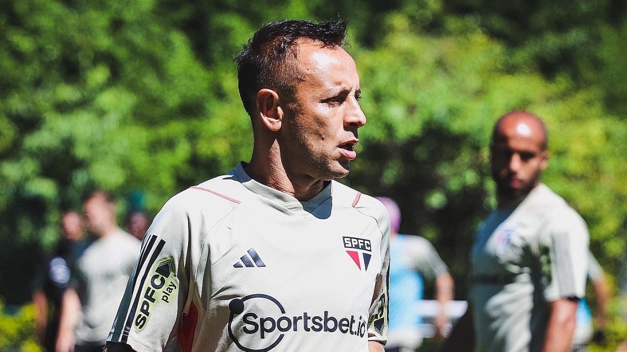 Mesmo com briga pela posição, Rafinha se consolida na titularidade do São Paulo