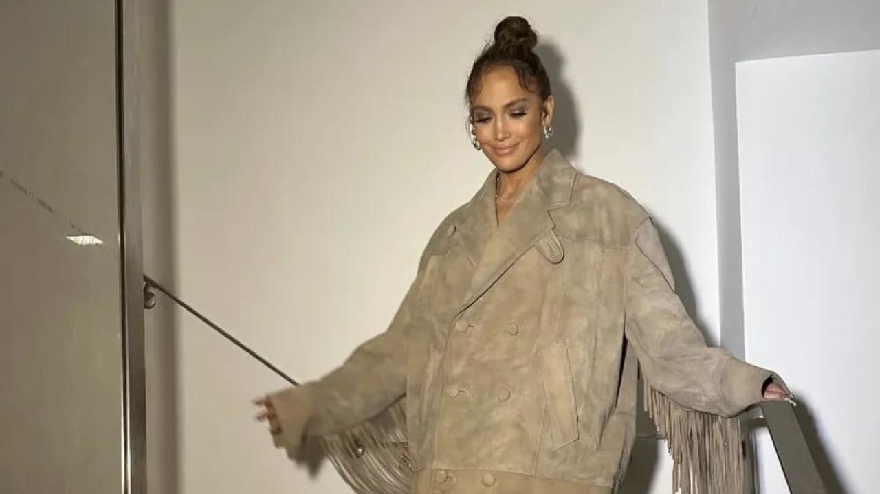 NYFW: Jennifer Lopez inova sem peça considerada importante para o desfile