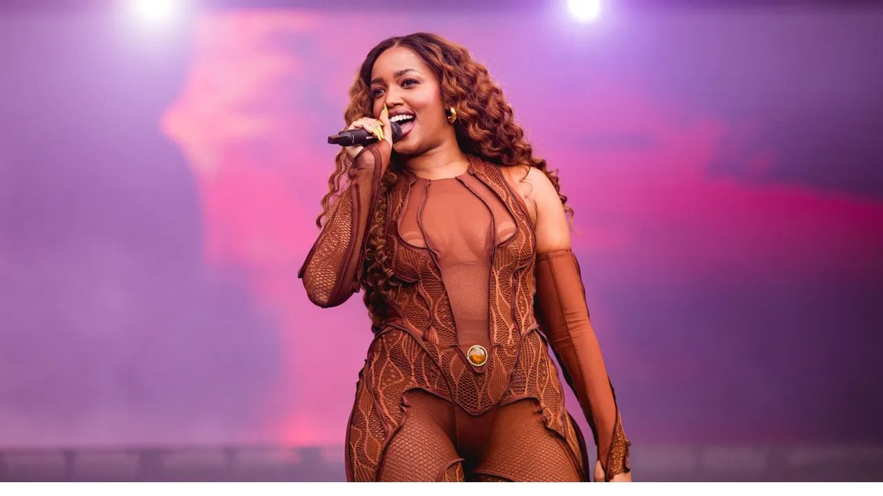 The Town: IZA mistura pop, funk e mensagem empoderada em show histórico