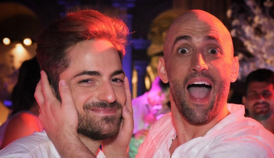 Thales Bretas, viúvo de Paulo Gustavo, posta fotos com filhos na praia