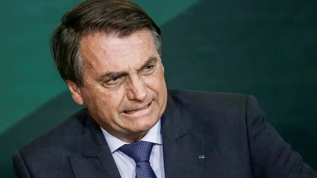 Bolsonaro deve passar por mais duas cirurgias em breve