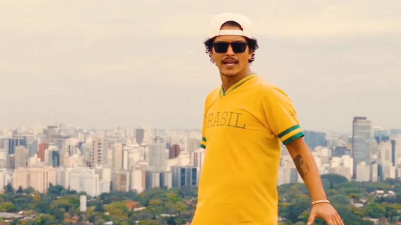 Bruno Mars se despede do Brasil com vídeo “brasileiro”