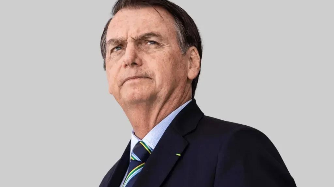 Jair Bolsonaro é submetido a duas cirurgias em São Paulo