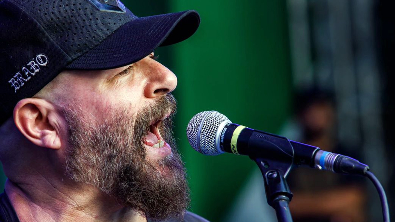 Mingau, do Ultraje a Rigor, é submetido à traqueostomia na UTI