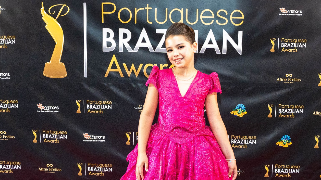 Sophia Eldo faz sucesso em Nova Iorque no recebimento do prêmio Portuguese Brazilian Awards 2023