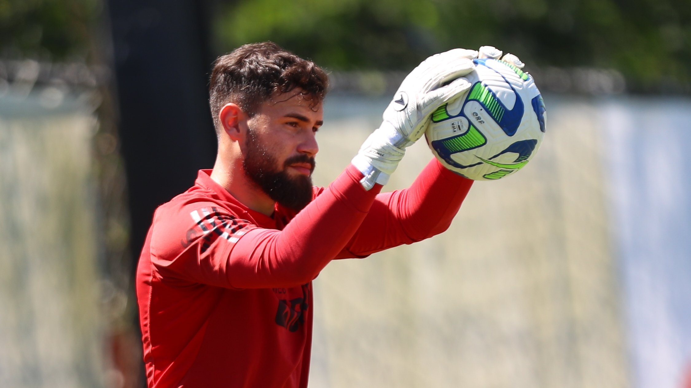 Flamengo deve entrar com três zagueiros contra o Athletico Paranaense