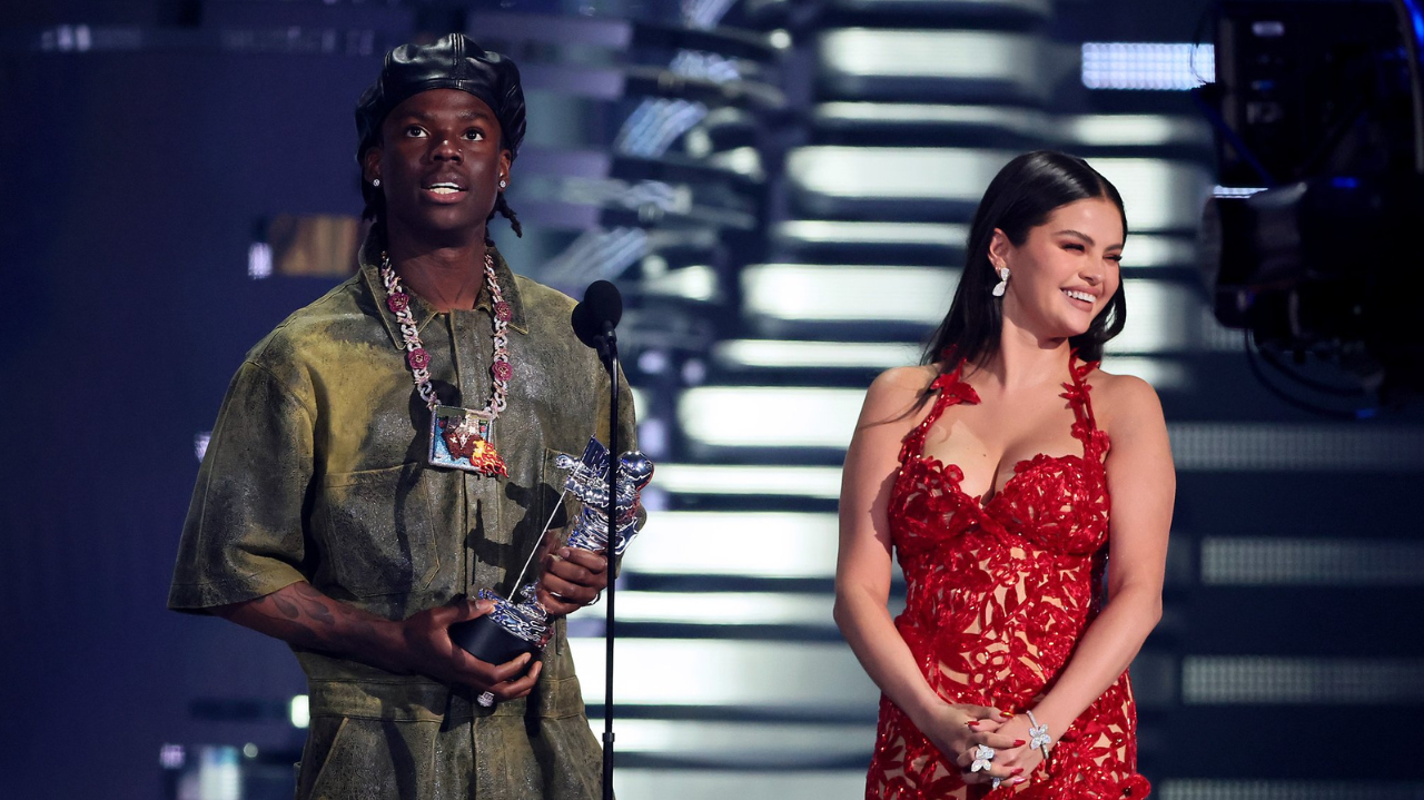 VMA 2023: Rema e Selena Gomez vencem por “Calm Down” na categoria “Best Afrobeats”