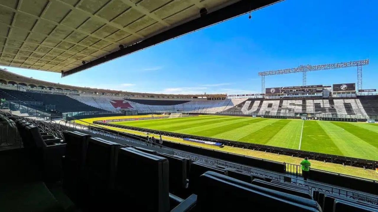 Bombeiros e Ministério Público inspecionam São Januário, estádio do Vasco, para liberação do público
