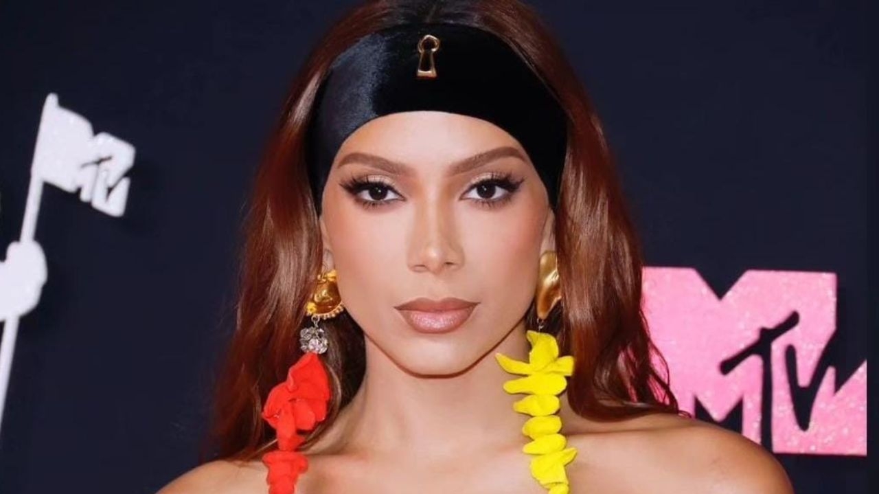 Anitta usa vestido longo da casa de alta costura Maison Schiaparelli no VMA 2023