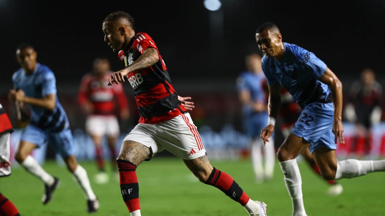 Athletico atropela e aumenta a crise no Flamengo para a Copa do Brasil