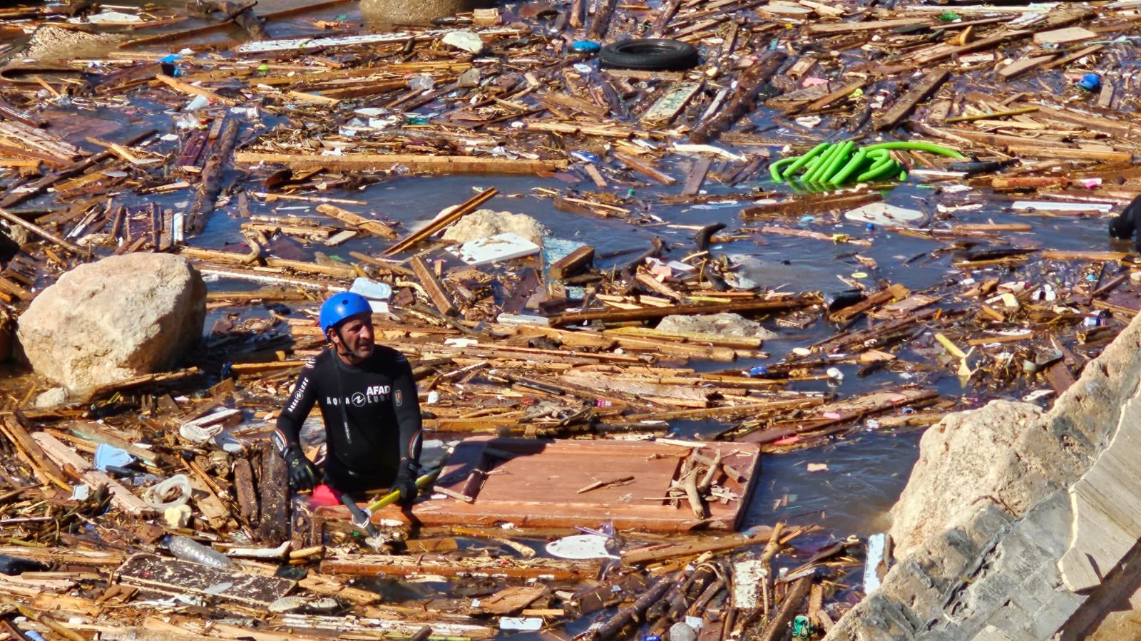 Tragédia em Derna: mais de 11 mil mortos após enchente
