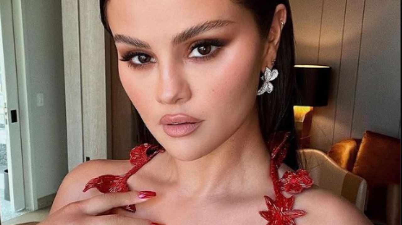 Selena Gomez destina valor total das vendas de batom para cuidados de saúde mental