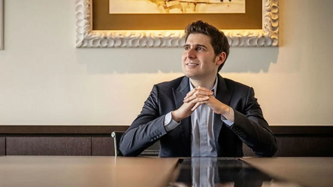 Eduardo Saverin empata com os Safras após lucrar R$ 3,3 bilhões em uma semana