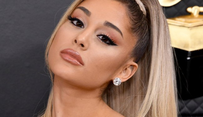 Ariana Grande fala sobre saúde mental e doa US$1 milhão para terapia gratuita