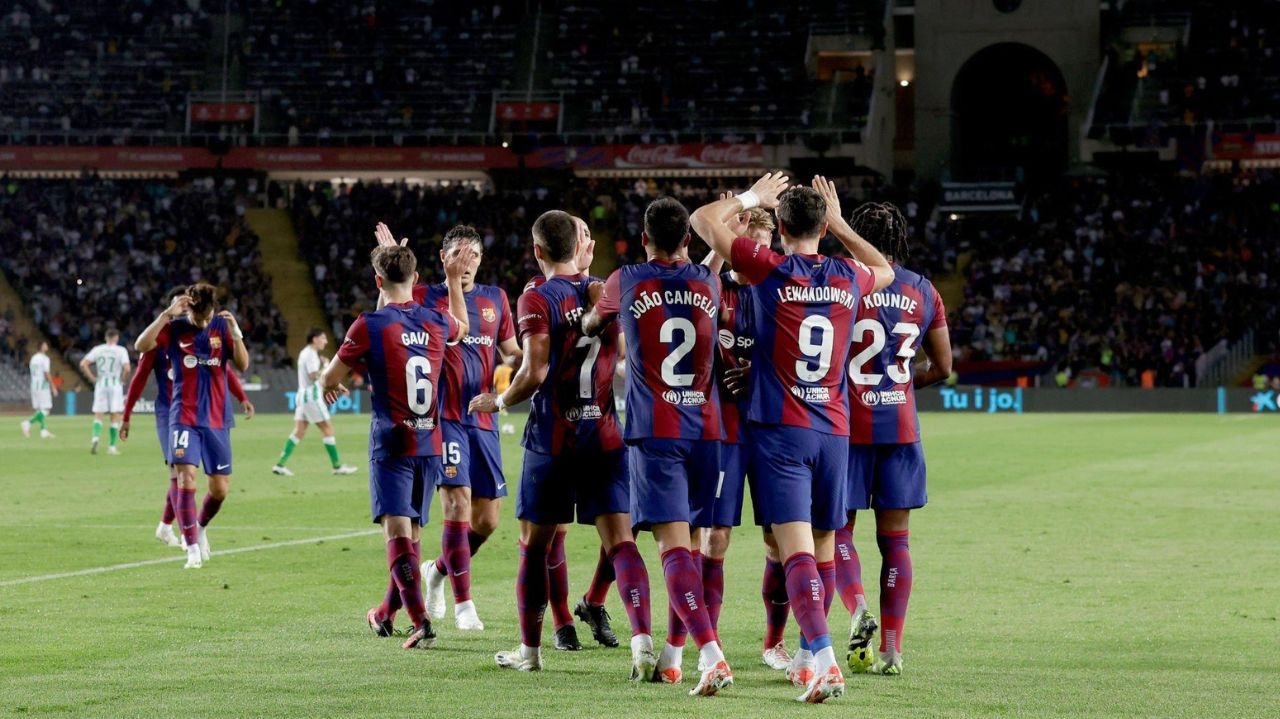 João Félix brilha e Barcelona goleia Betis pelo Campeonato Espanhol