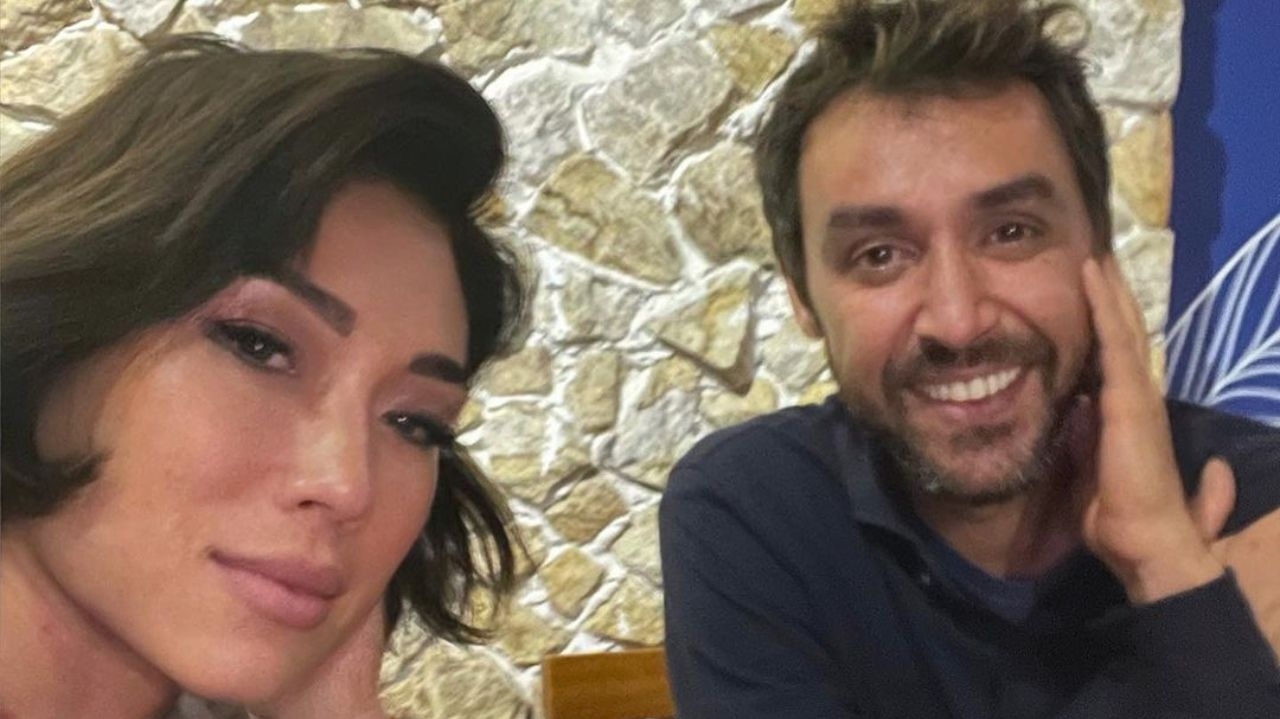 Danni Suzuki deixa velório de amigo maquiador acompanhada pela mãe dele