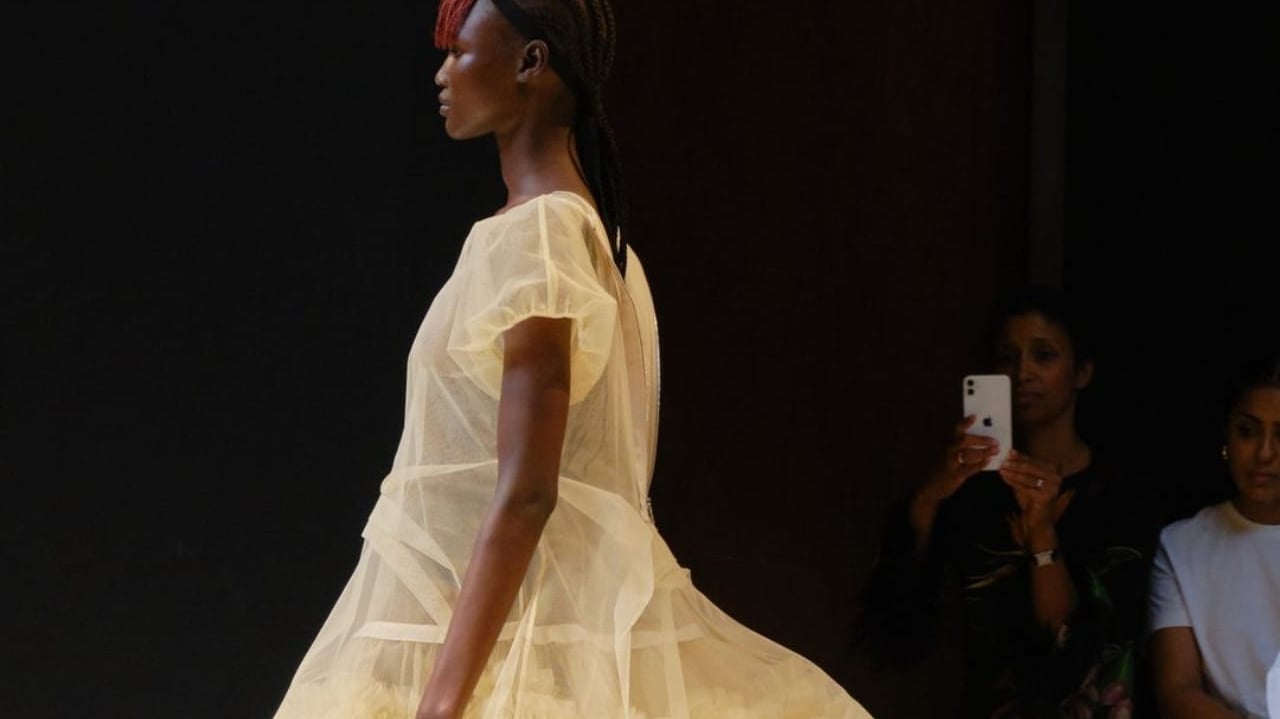 London Fashion Week 2023: coleção de Molly Goddard transforma o básico no elemento principal