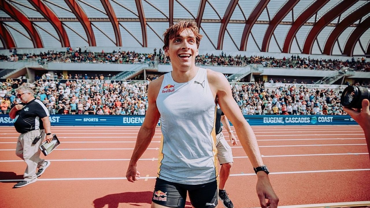 Mondo Duplantis quebra novamente o recorde mundial no salto com vara