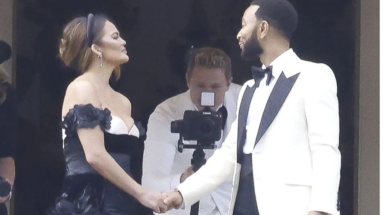 Chrissy Teigen e John Legend renovam votos em cerimônia de aniversário de casamento na Itália