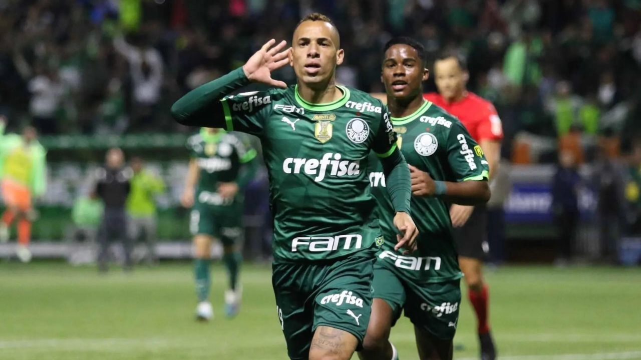 Após gesto ofensivo na vitória contra o Goiás, Breno Lopes pede desculpas à torcida do Palmeiras