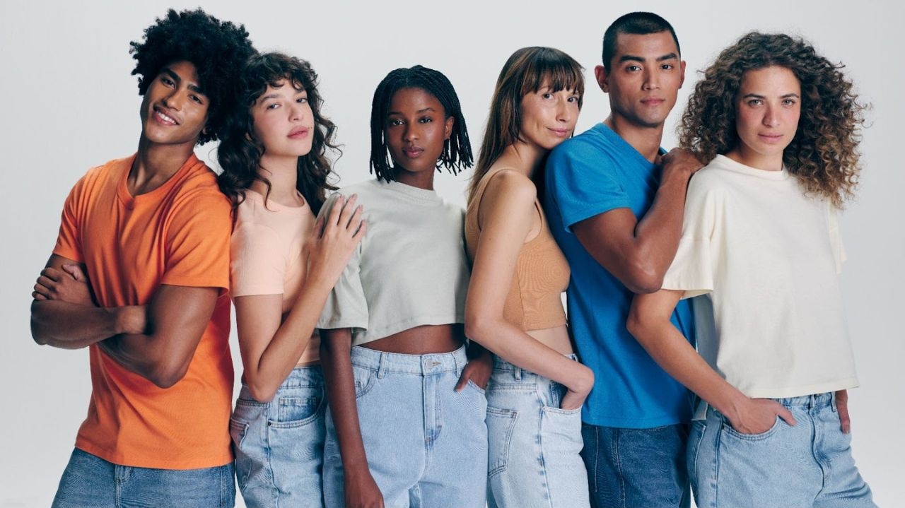 HERING lança coleção cápsula de básicos que marcaram gerações