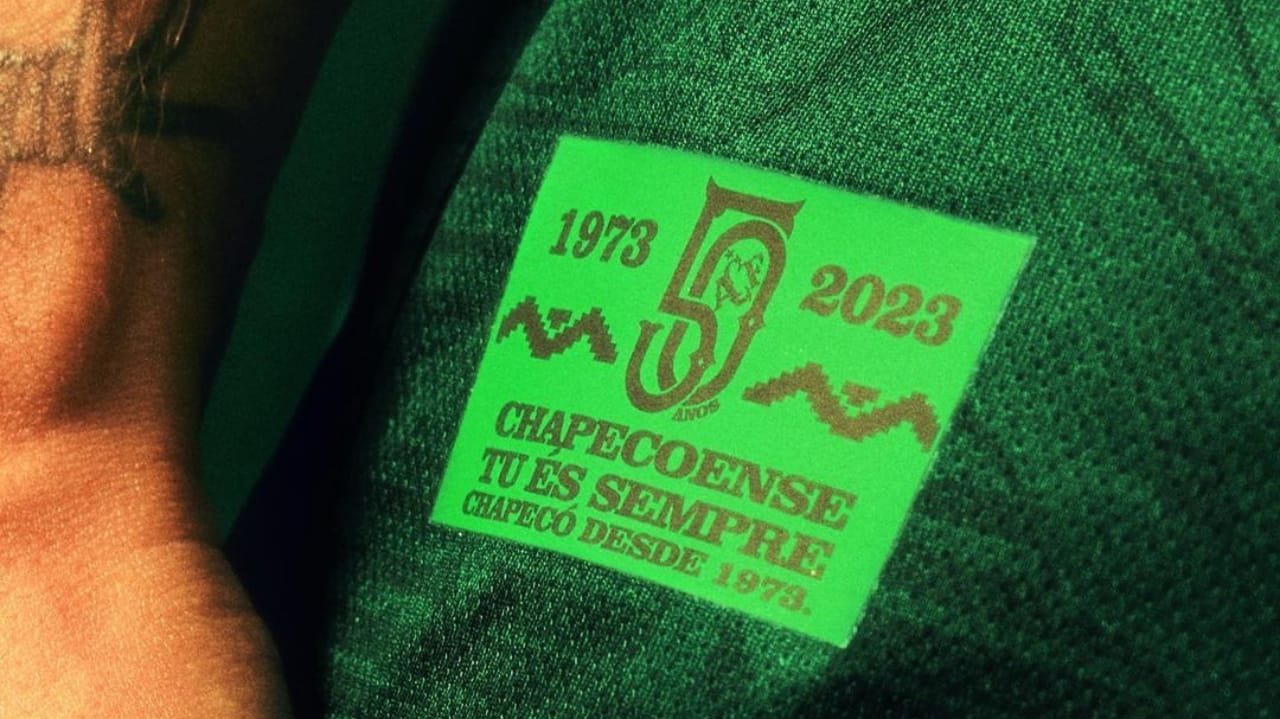 Nova camisa da Chapecoense é inspirada no manto eternizado na Sul-Americana de 2016