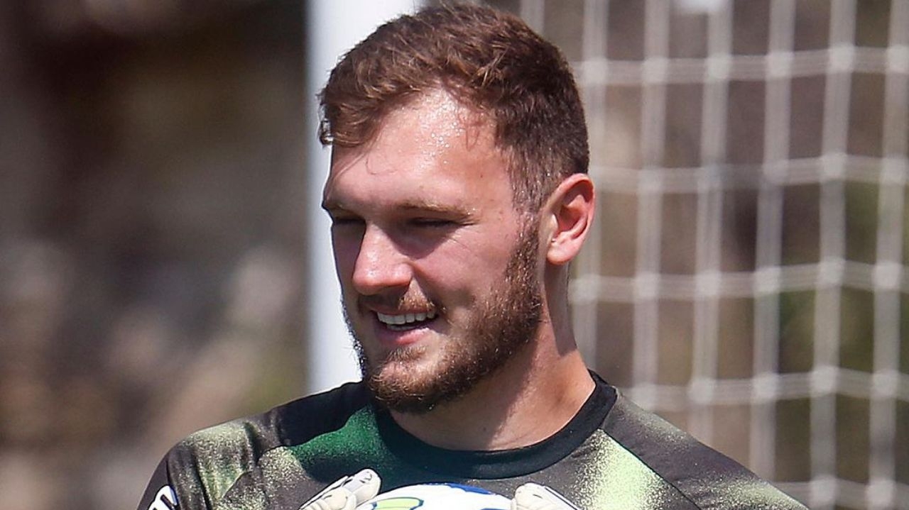 Lucas Perri treina com o Botafogo e pode reforçar a equipe contra o Corinthians