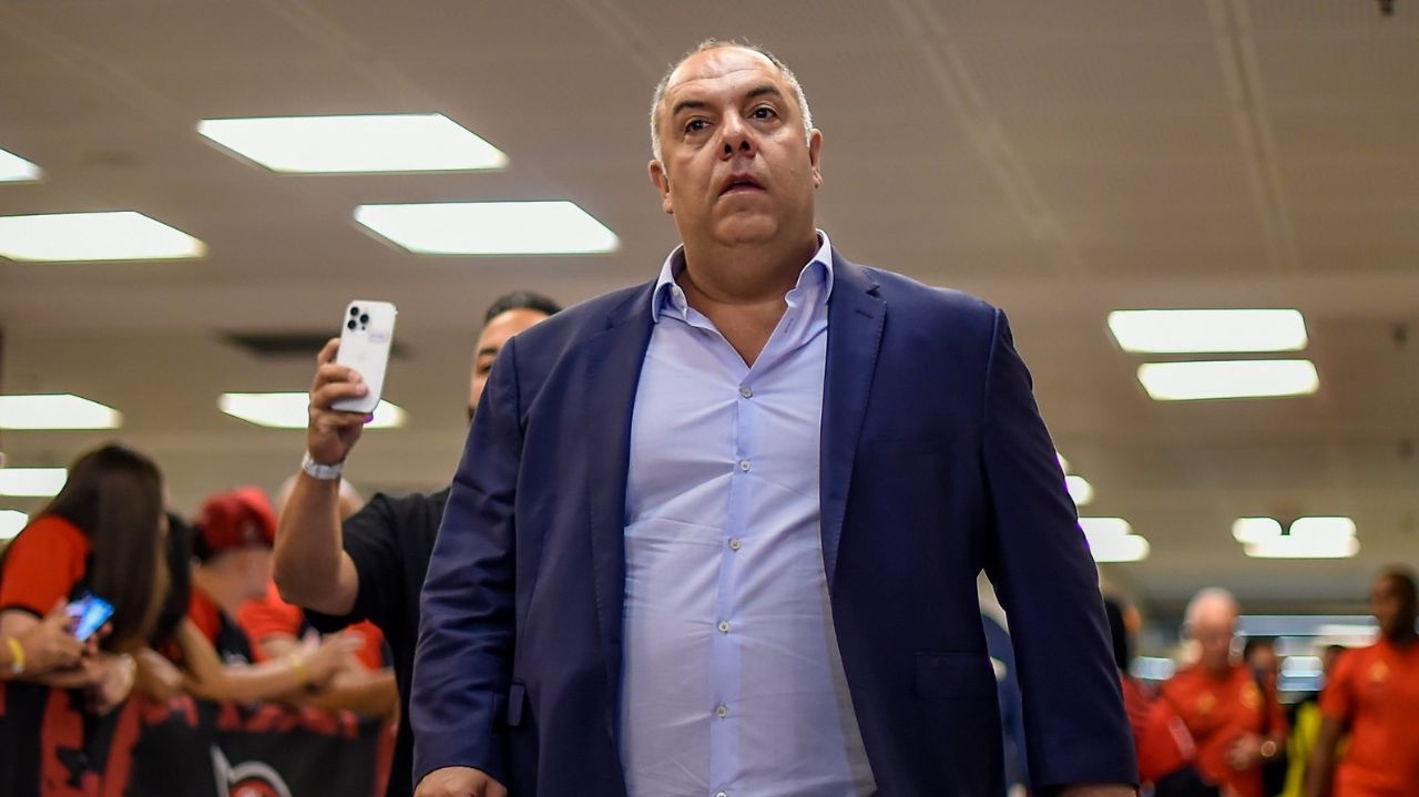 Vídeo mostra Marcos Braz brigando com torcedores do Flamengo