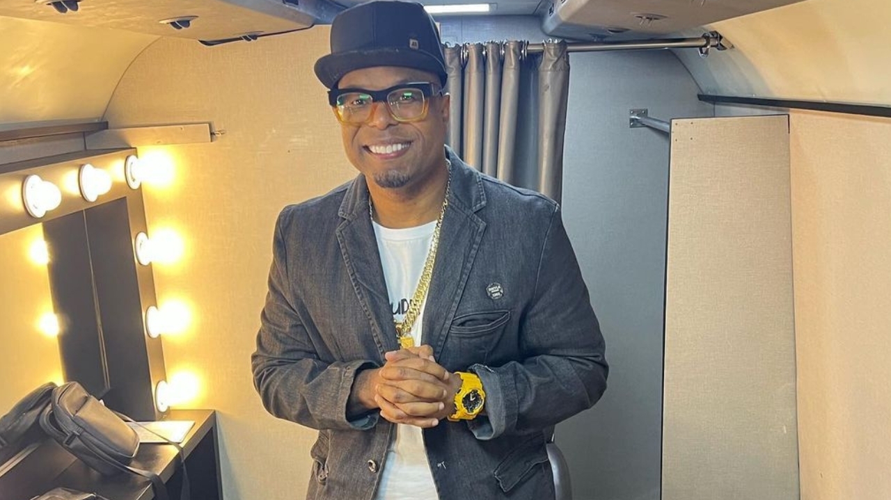 Cantor Buchecha se emociona ao relembrar a morte de Claudinho em filme “Nosso sonho”