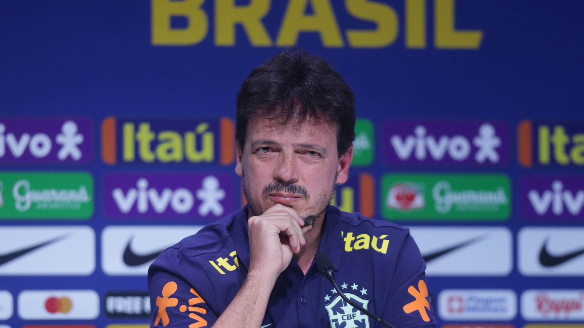 Fernando Diniz divulga sua segunda convocação pela Seleção Brasileira