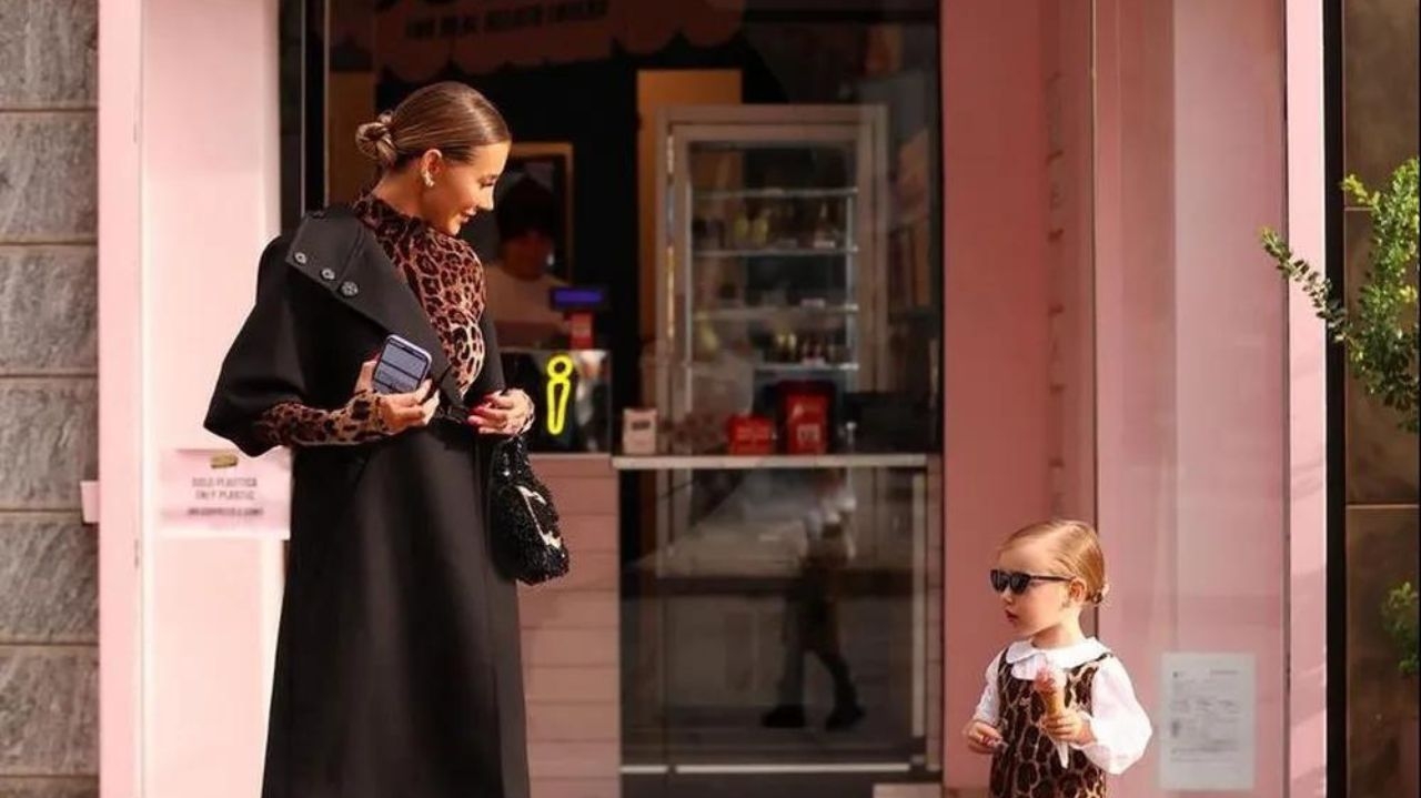 Ana Paula Siebert combina look com a filha, herdeira de Roberto Justus