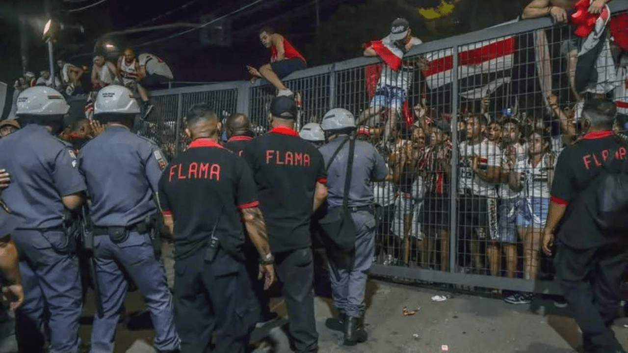 Torcida do São Paulo e PM entram em conflito após título da Copa do Brasil