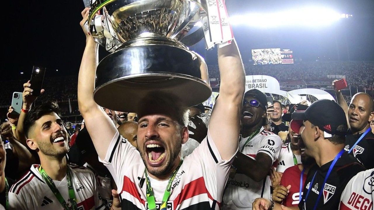 Calleri dedica o título da Copa do Brasil a Rogério Ceni