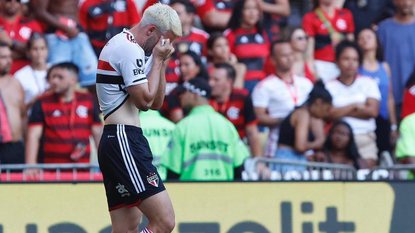 Calleri vai operar e não atua mais em 2023, atacante diz ter jogado no sacrifício há seis meses