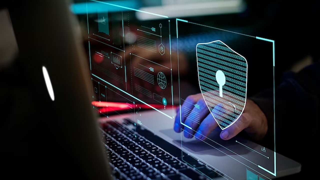 Uso de inteligência artificial auxilia golpistas e aumenta índice de fraudes