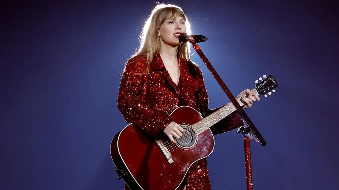 Vermelho é a cor da estação, se inspire em algumas ideias de looks