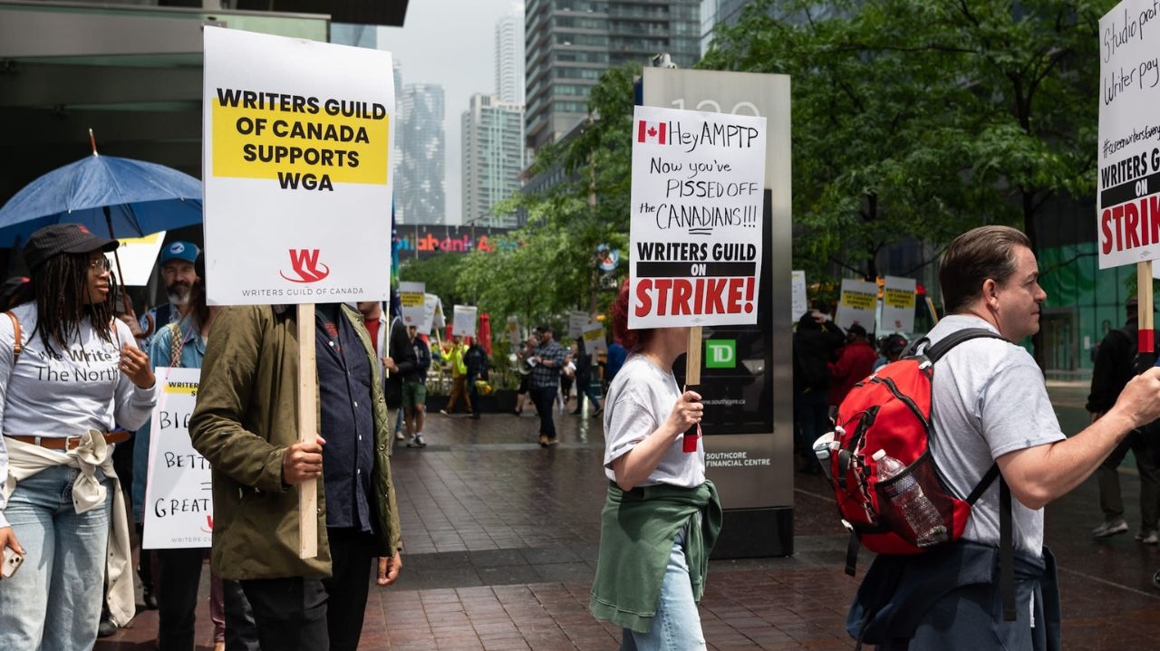 Roteiristas canadenses analisam acordos de Hollywood para negociações locais