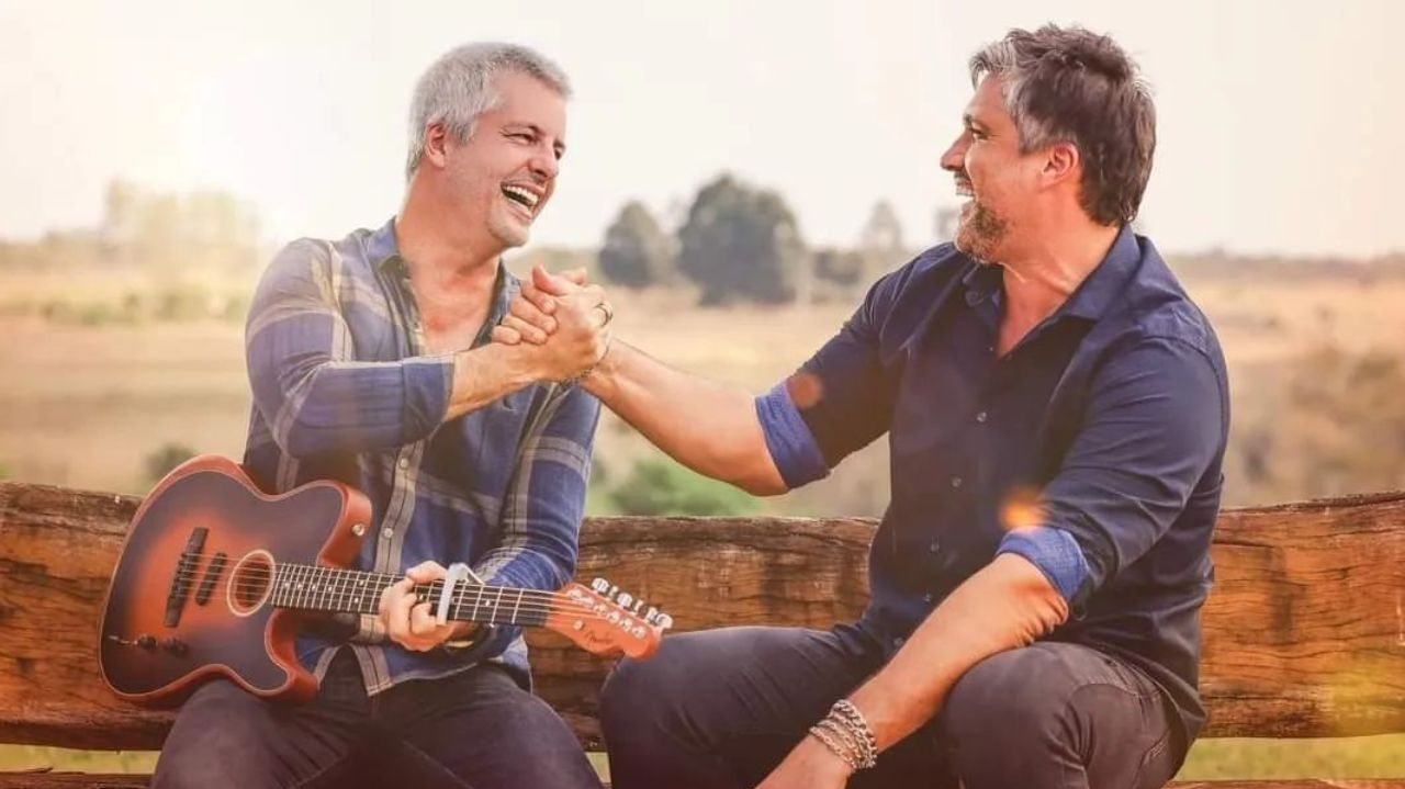 Anúncio do retorno de Victor e Leo causa revolta na equipe da Globo