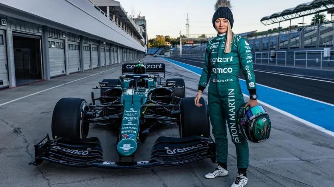 Aston Martin: Jéssica Hawkins é a primeira mulher a testar um F1 desde 2018