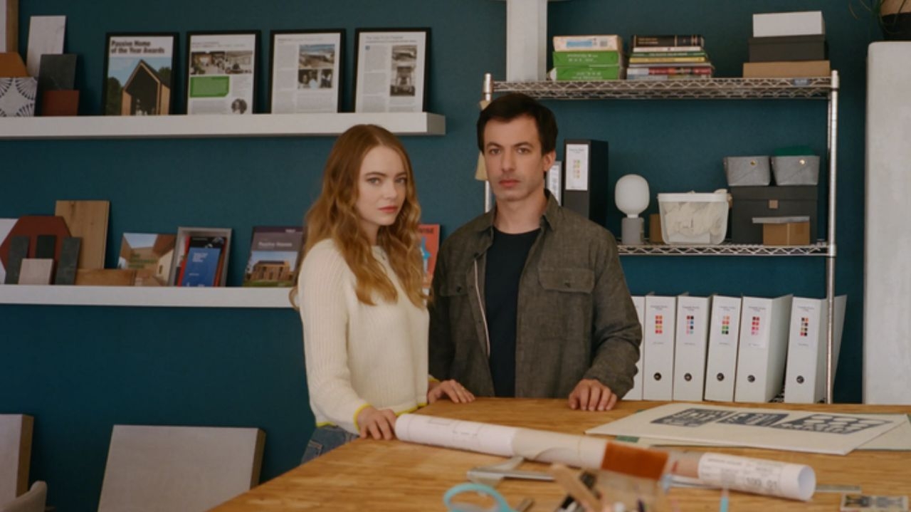 Emma Stone aparece em primeiras fotos divulgadas da série “The Curse”