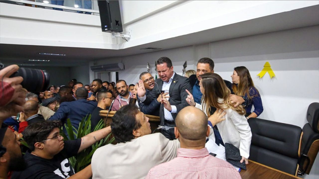 Audiência pública na Câmara de Vereadores de Taboão da Serra termina em tumulto