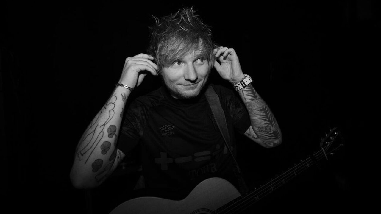 Ed Sheeran celebra novo álbum bebendo com fãs em Nova York