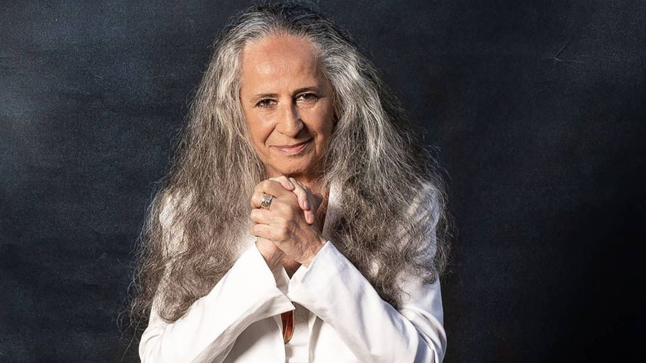 Maria Bethânia diz não se importar se namora homem ou mulher