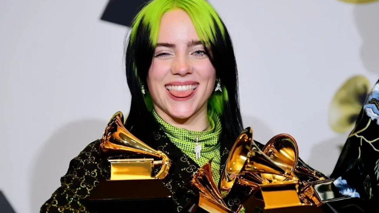 Revista afirma que Billie Eilish está revolucionando a indústria musical
