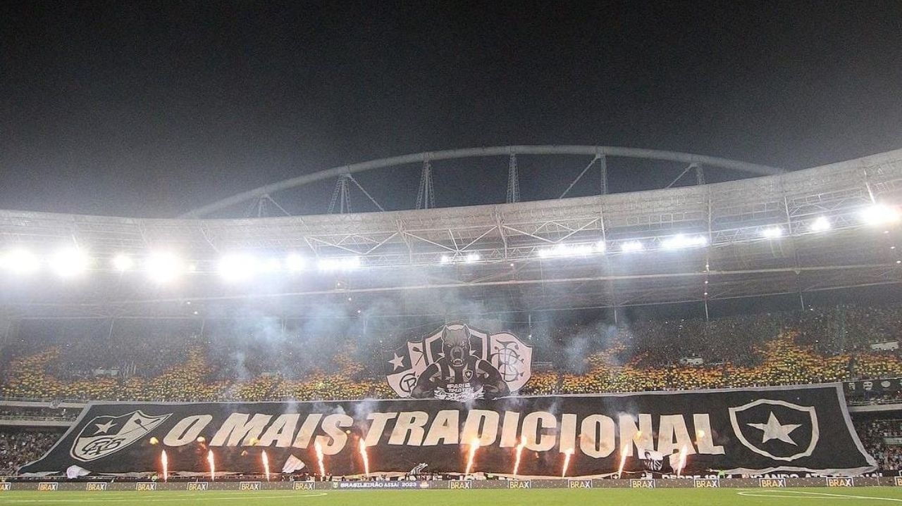 Torcida do Botafogo prepara festa e esgota ingressos para partida contra o Goiás