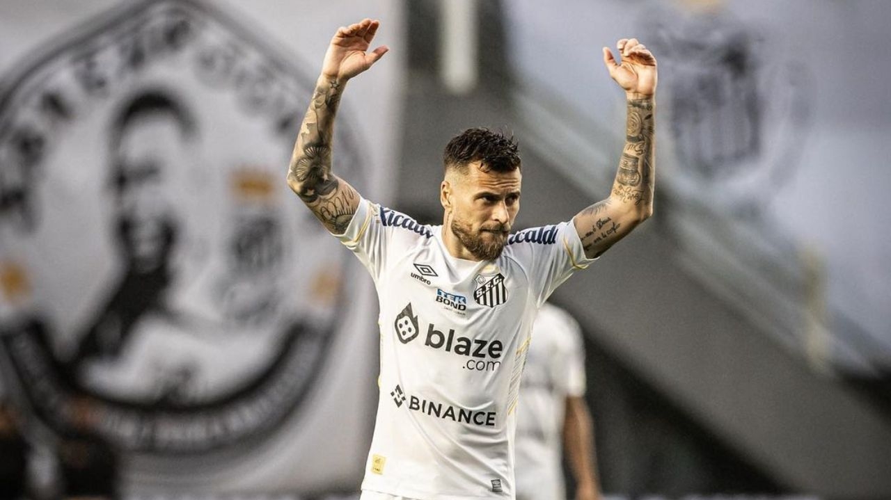 Lucas Lima envia mensagem para o árbitro Daronco cobrando explicações sobre expulsão